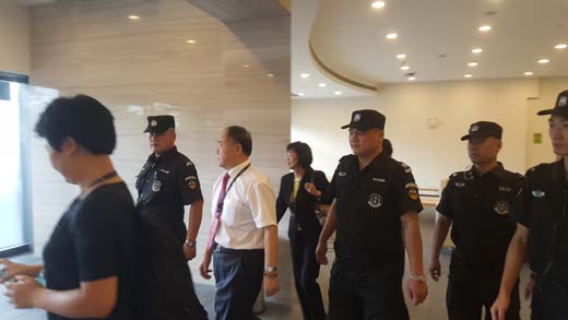 聽黨指揮，認真落實治安防范措施