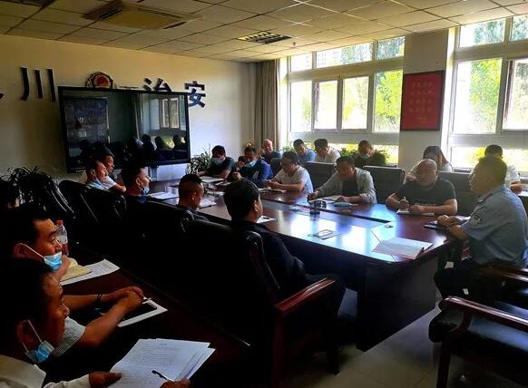 銀川市保安協(xié)會(huì)召開(kāi)加強(qiáng)校園安保專(zhuān)題會(huì)議